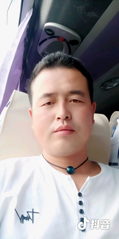 瞬间被爱上的第一张照片--陕西中老年相亲网
